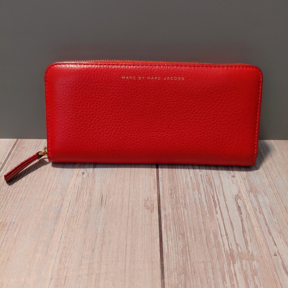 Marc by Marc Jacobs Vibrant Red & Tan Leather Zip Wallet ❤️